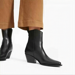 L’INTERVILLE Black short NWT